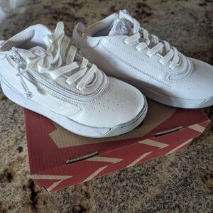 Billy's sport hoop shoes size 2 big kids, white